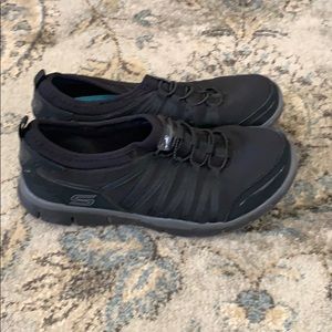 Like new Skechers memory foam sneaker